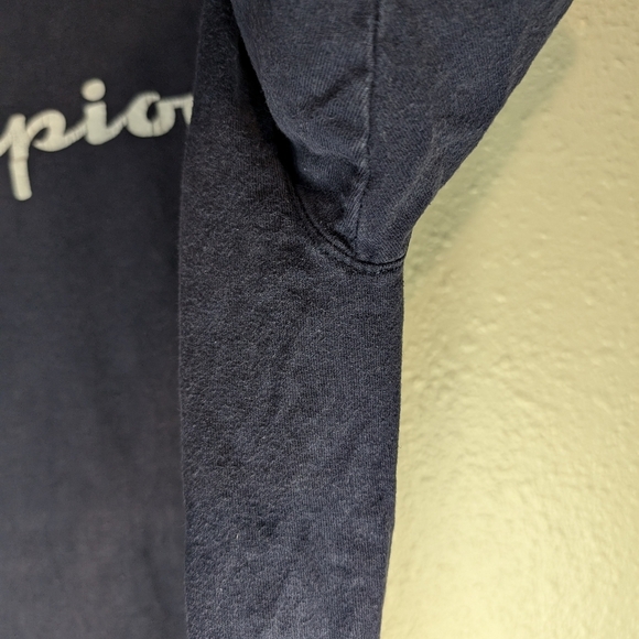 Men's Champion T-shirt faded with distressed logo size Large Navy - Picture 5 of 8